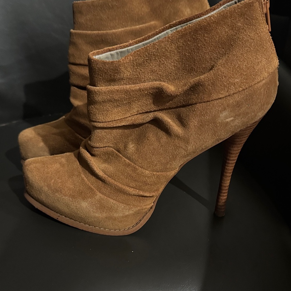 Elegant Tan Suede Heeled Boots